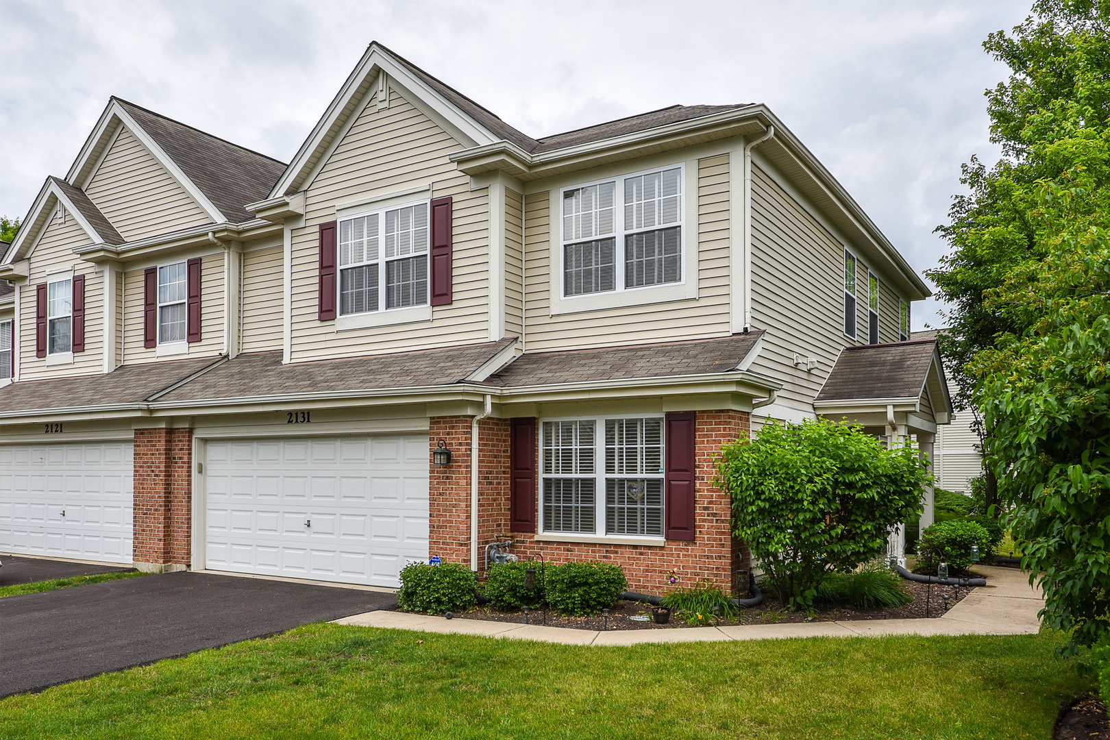 Property Photo: 2131 Claremont Lane IL 60156