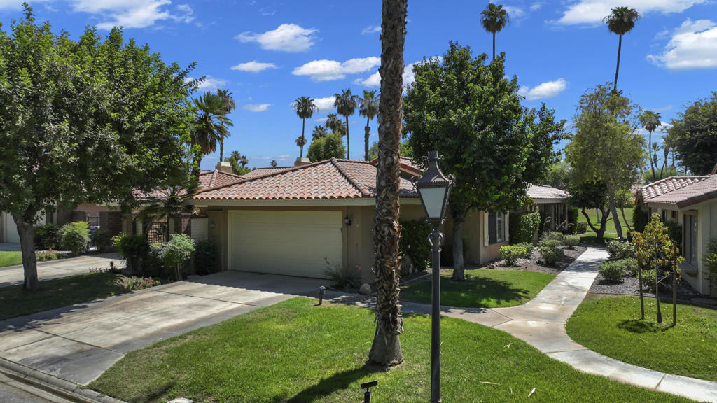 Property Photo:  118 Las Lomas  CA 92260 