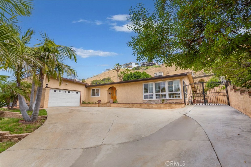 Property Photo: 10165 Sully Drive CA 91352