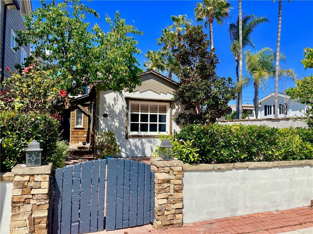 Property Photo: 135 Turquoise Avenue CA 92662