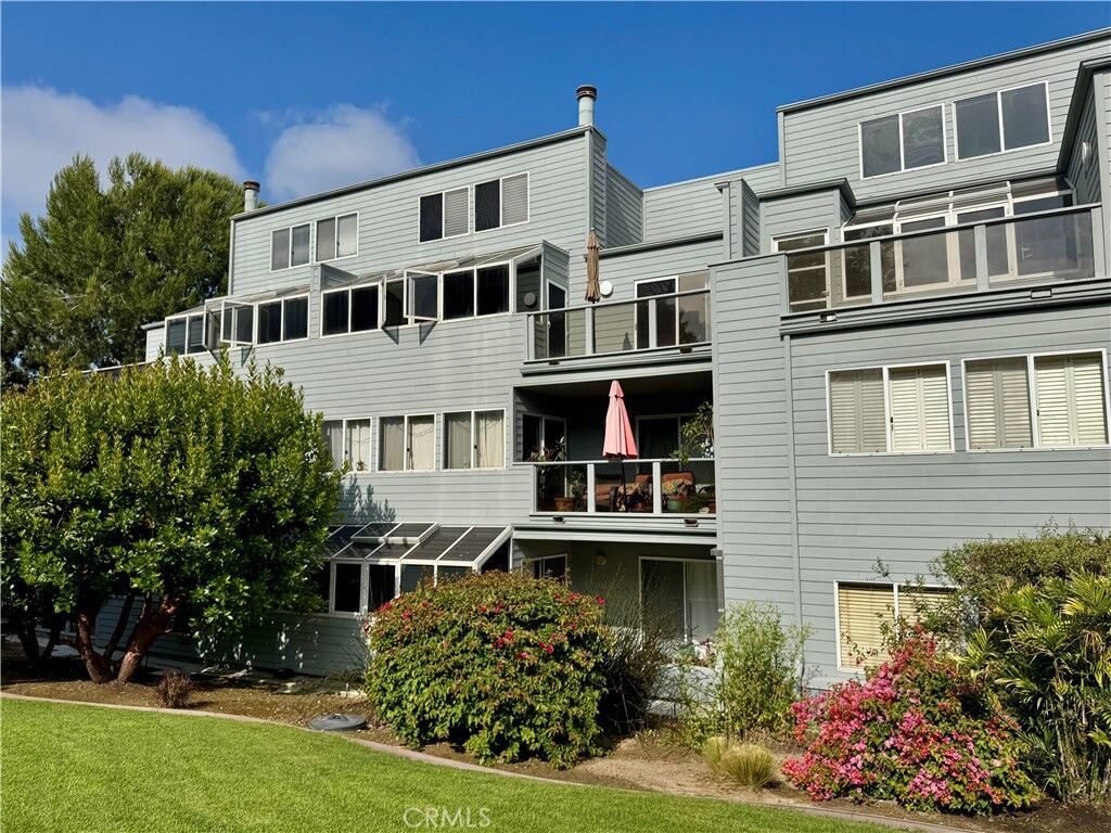 Property Photo:  240 The Village 108  CA 90277 