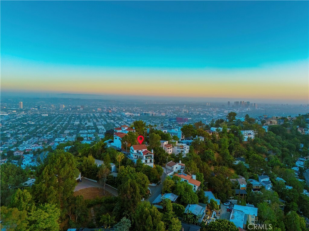 8280 Grand View Drive  Los Angeles CA 90046 photo