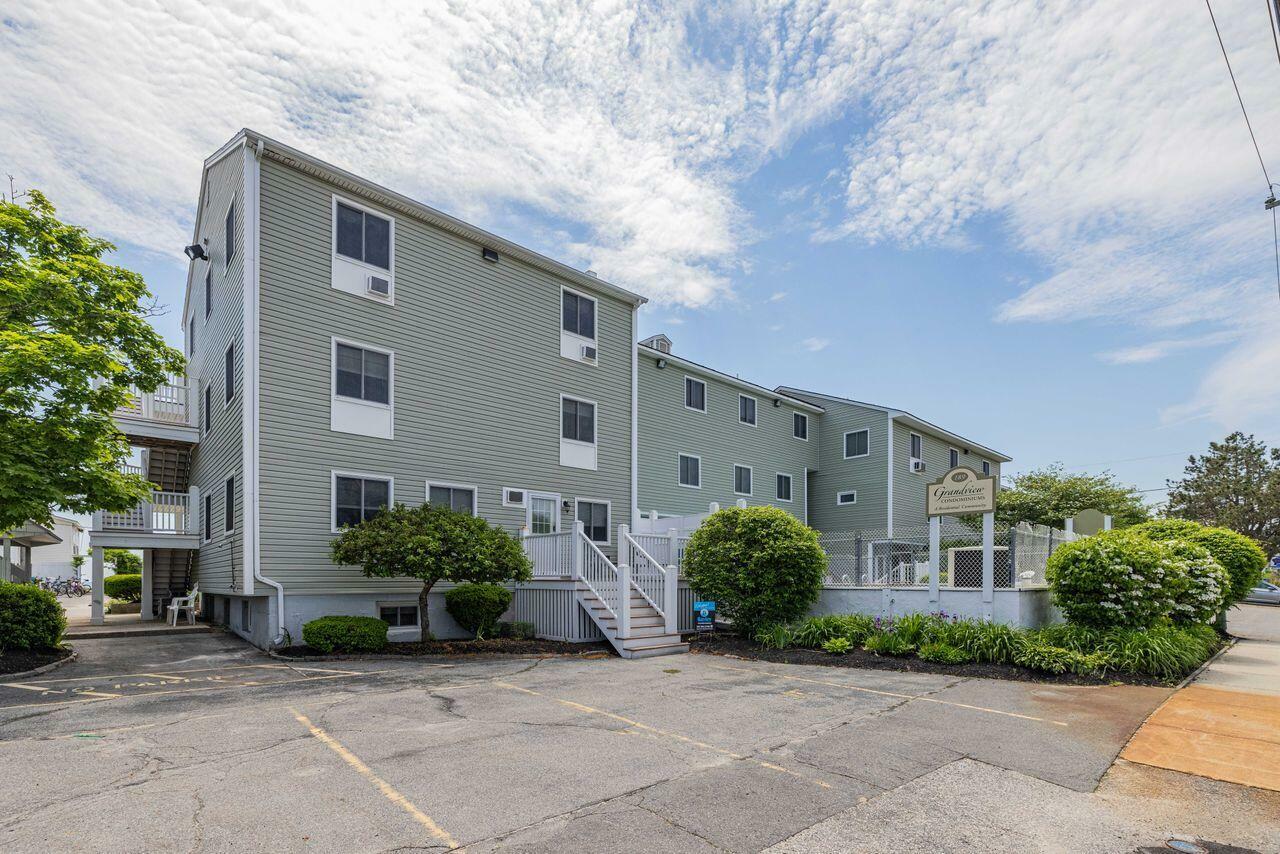 Property Photo: 189 E Grand Avenue 104 ME 04064