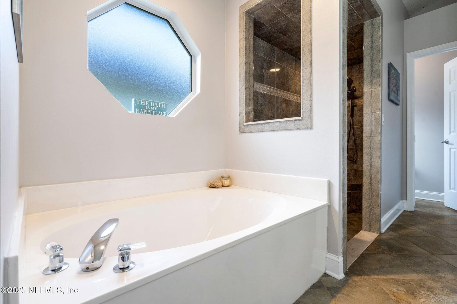 Property Photo: 1630 Highland View Court FL 32003