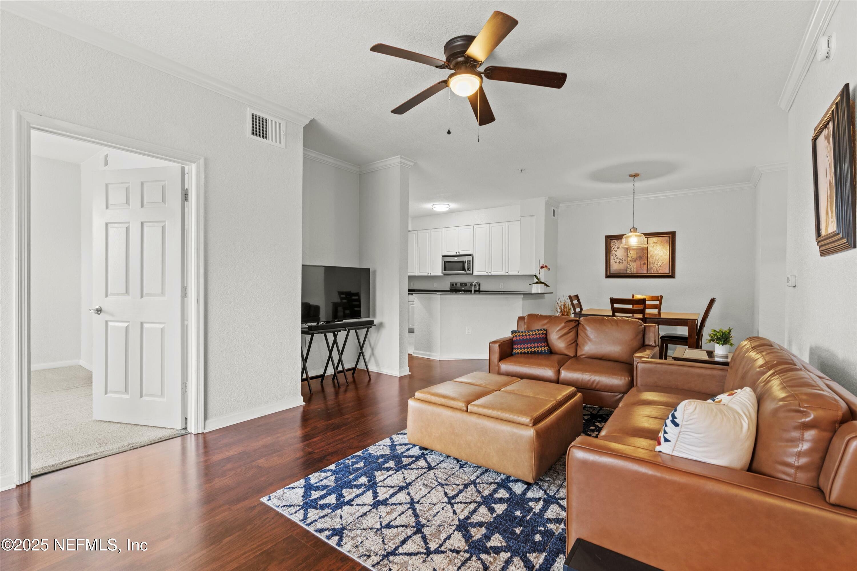 Property Photo: 8539 Gate Parkway W 131 FL 32216