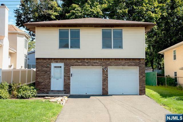 Property Photo:  2052 Hoefleys Lane  NJ 07024 