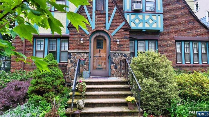 18 Burroughs Way  Maplewood NJ 07040 photo