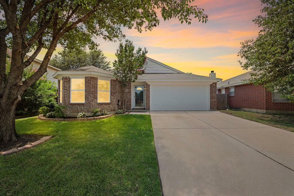 Property Photo: 812 Meadowlark Drive TX 76131