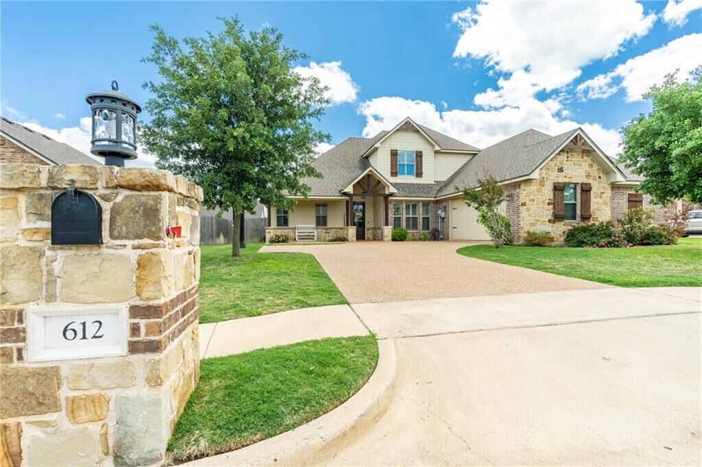 Property Photo: 612 Perry Lane TX 76706