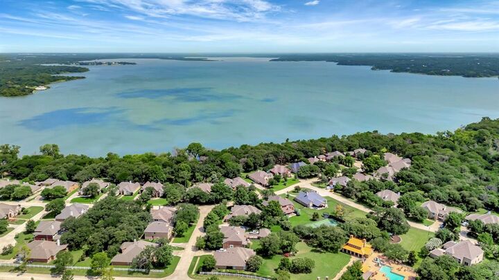 Property Photo: 700 Paradise Cove TX 76208