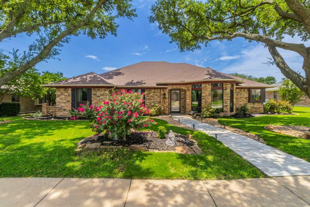 Property Photo: 1614 Parkside Trail TX 75077