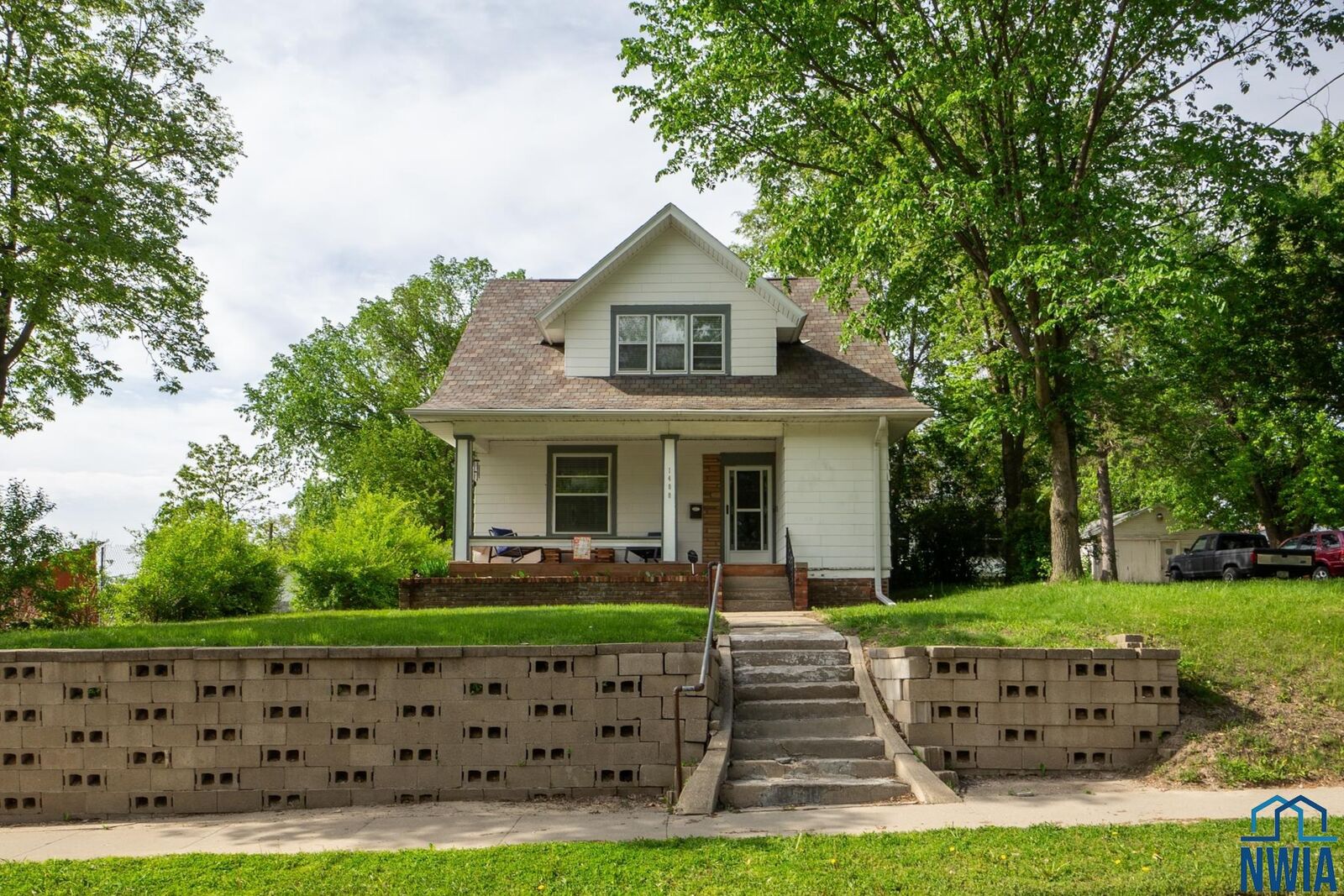 Property Photo: 1400 27th St IA 51104