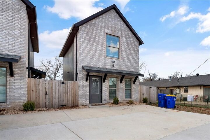 Property Photo:  418,420,422,424 N F Street  AR 72756 