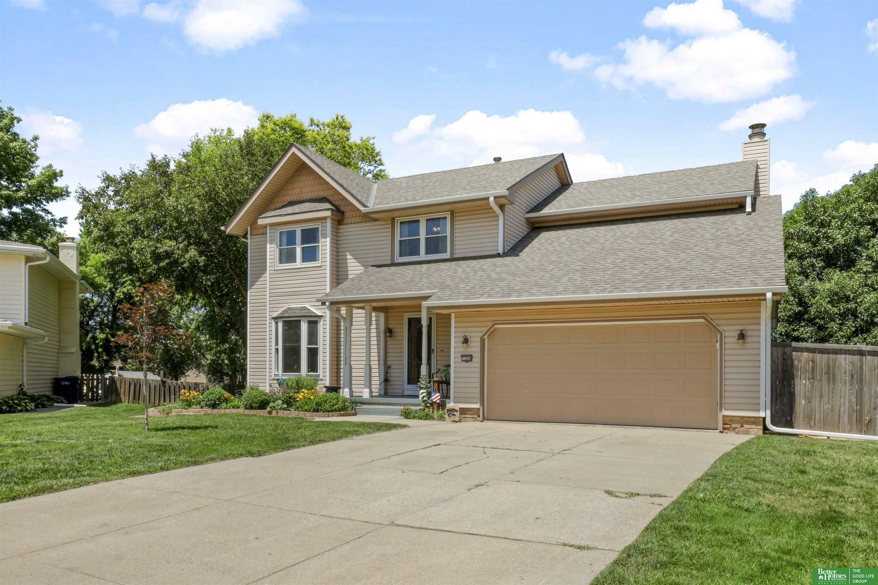 Property Photo: 13208 S 27th Circle NE 68123
