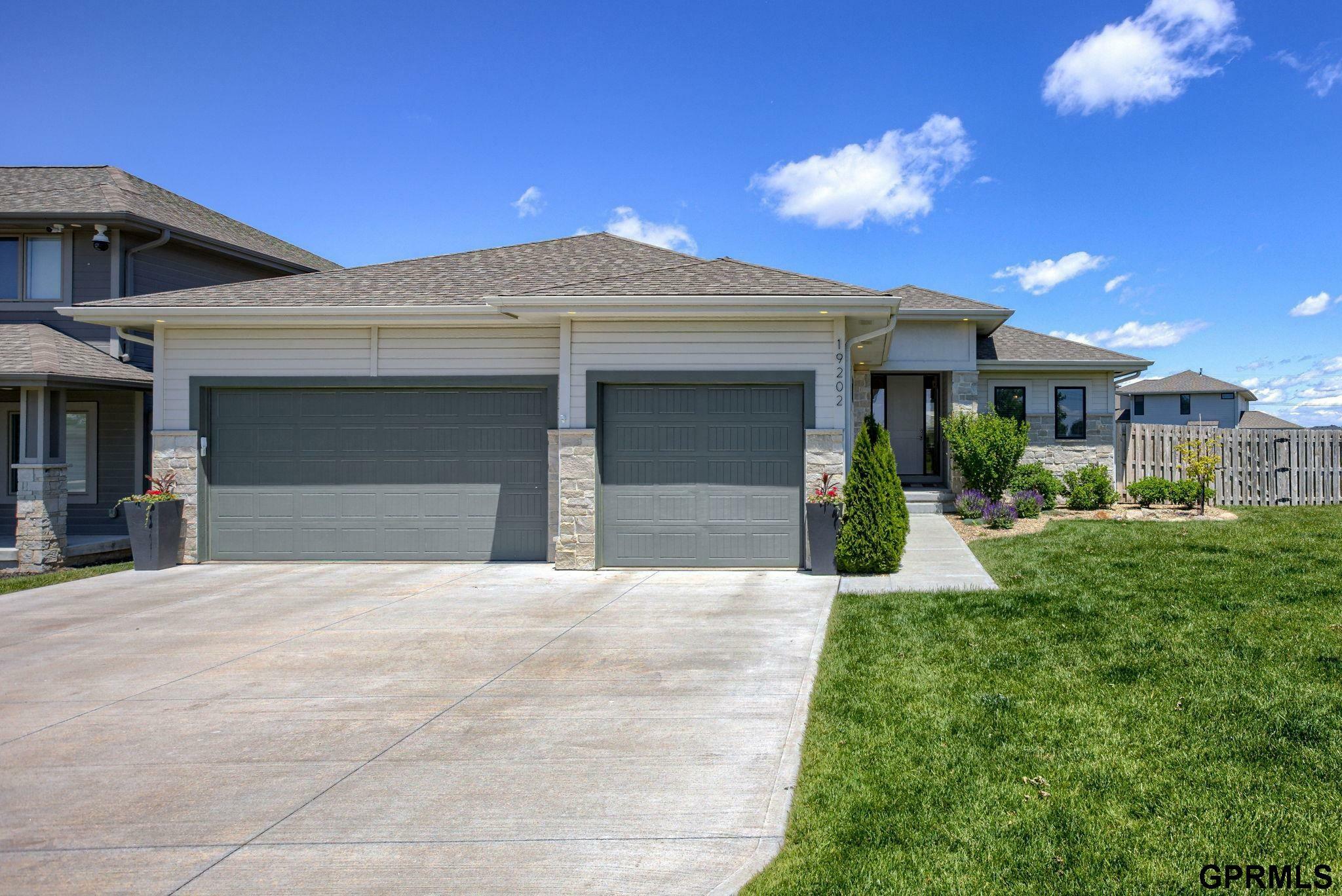 19202 Taylor Circle  Elkhorn NE 68022 photo