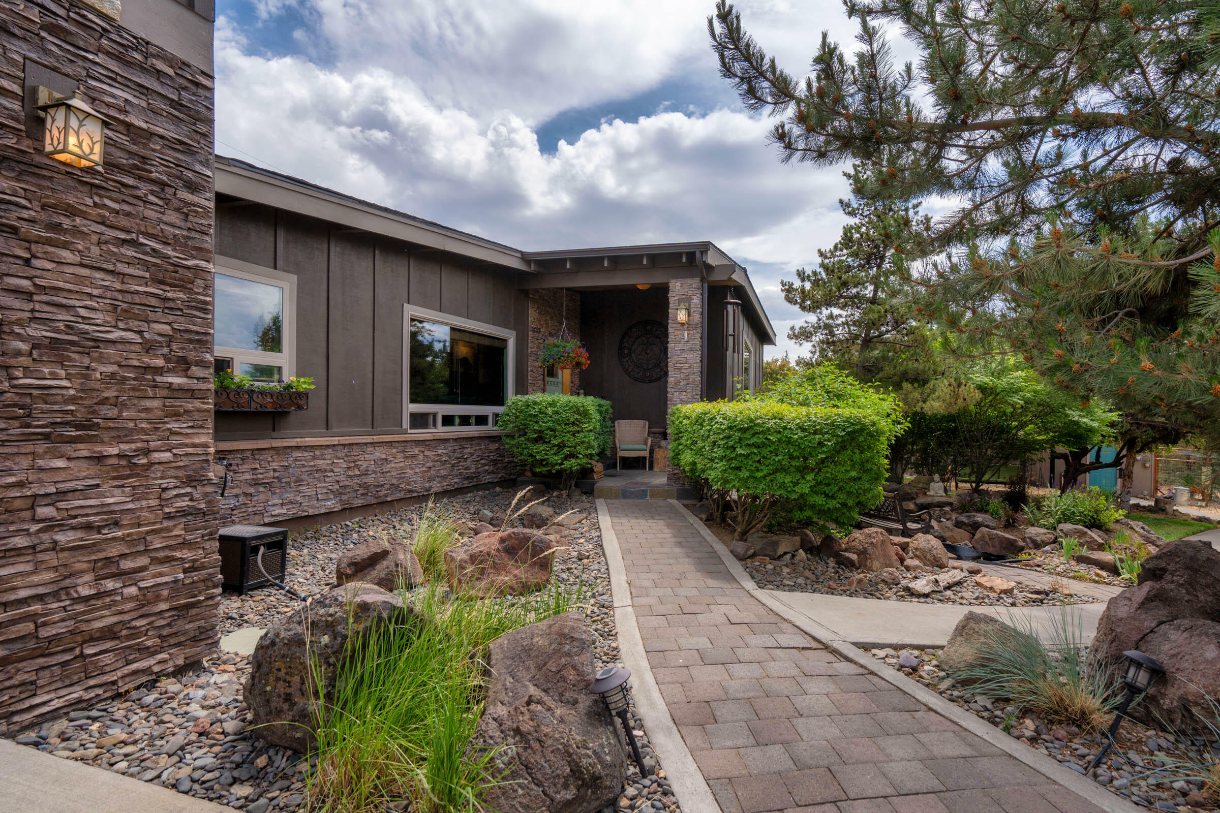 Property Photo: 3176 SW 46th Street OR 97756