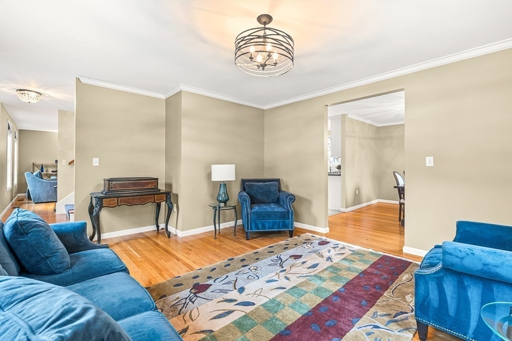 Property Photo:  6 Woods Hill Circle  MA 01801 