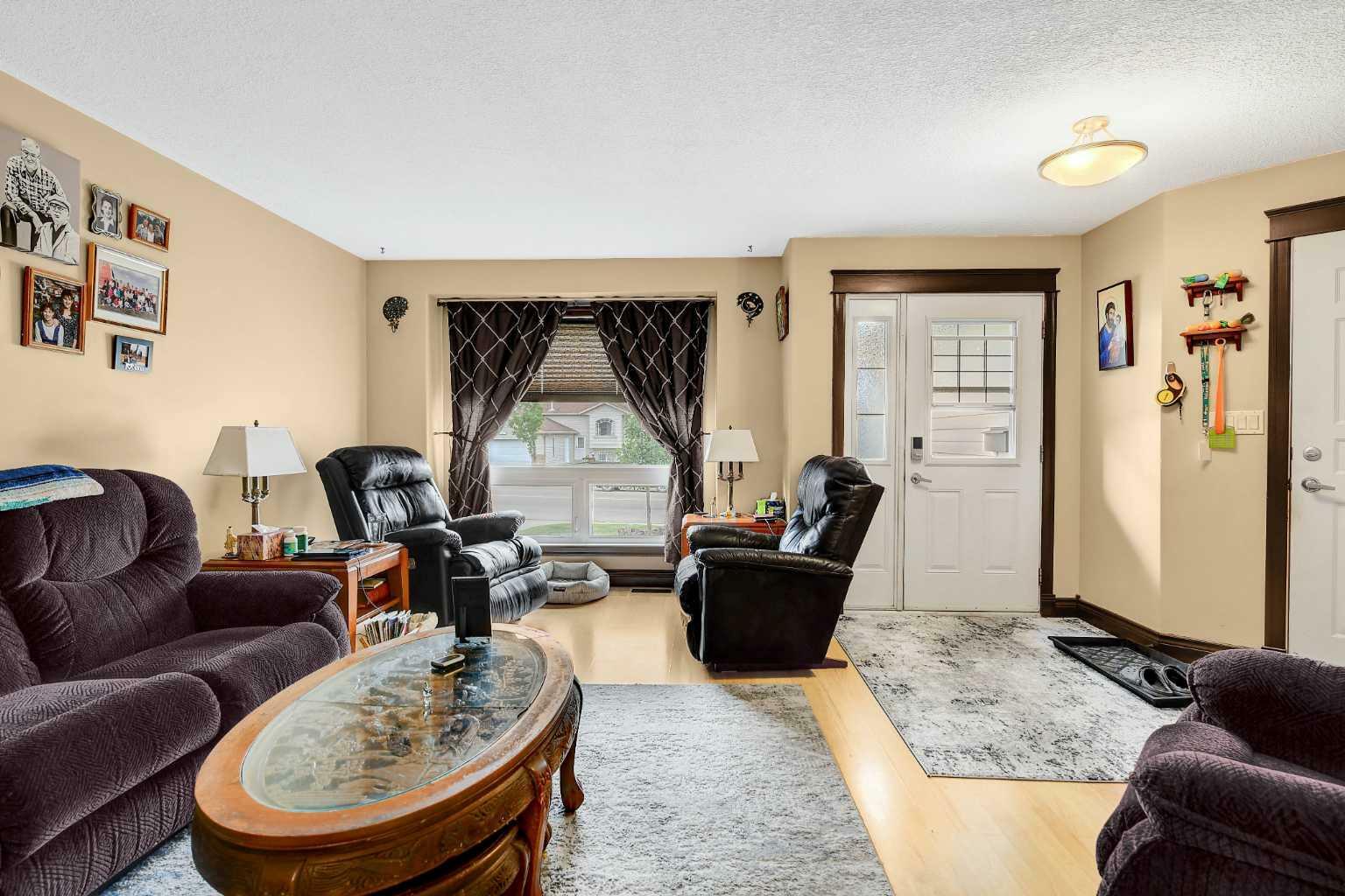 Photo de la propriété: 12109 105 Street AB T8V 7N2