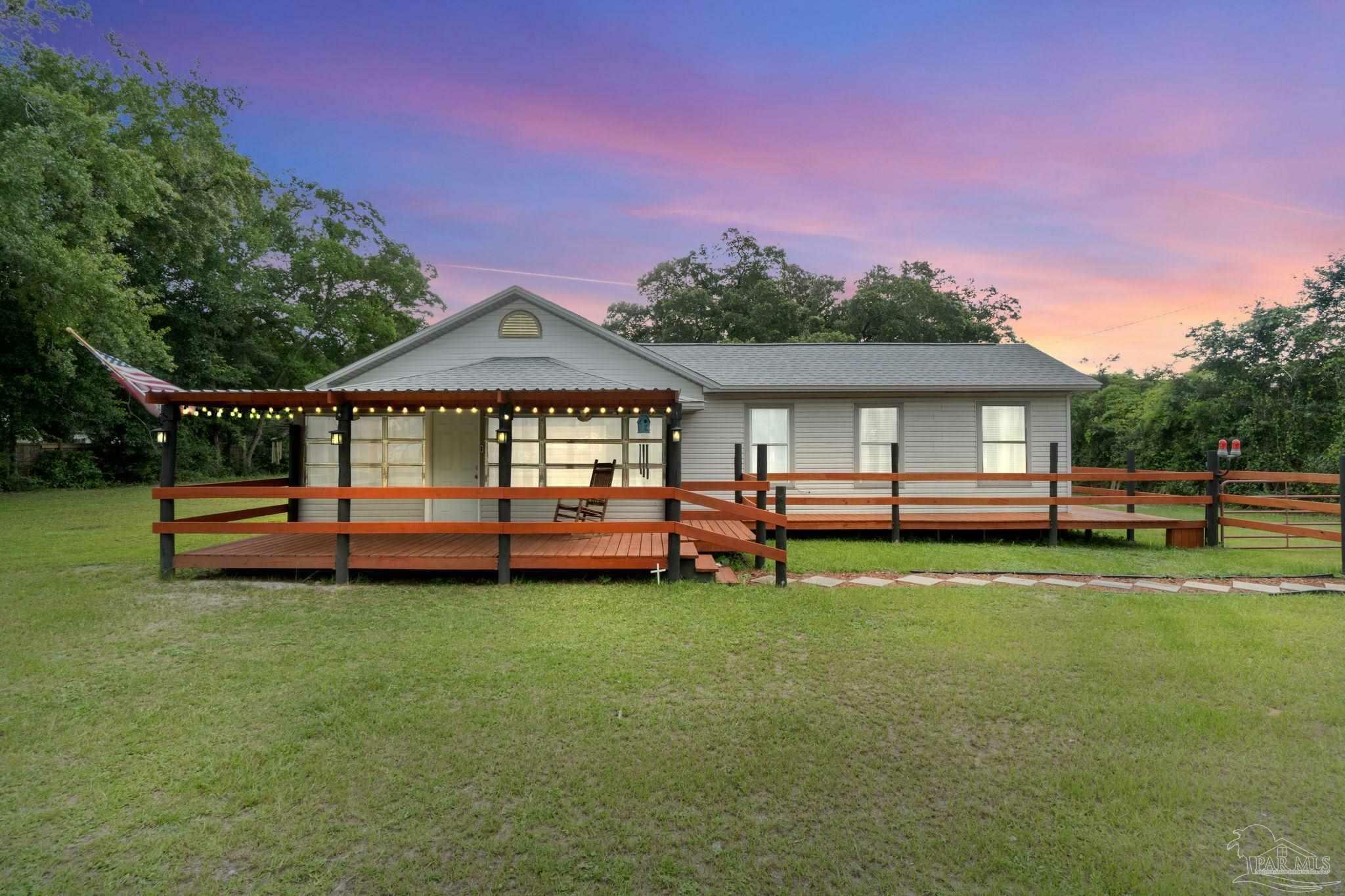 Property Photo: 4308 Floridatown Rd FL 32571