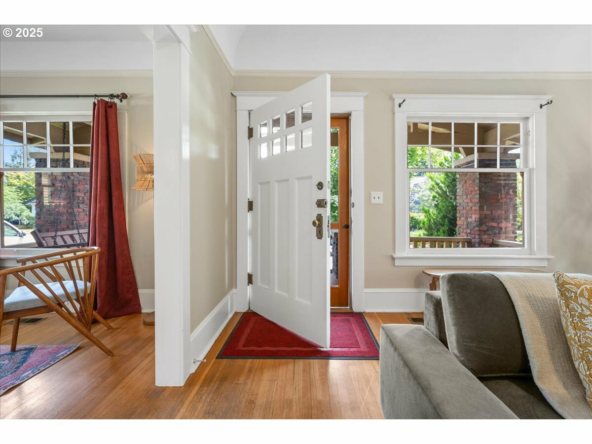 Property Photo:  7525 SE 18th Ave  OR 97202 