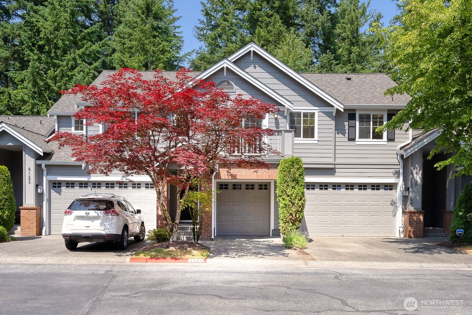 Property Photo: 4121 248th Court SE 45 WA 98029