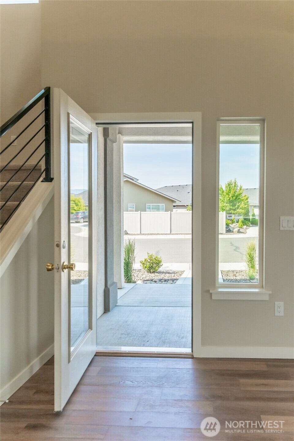 Property Photo: 2908 N Yale Court WA 98926