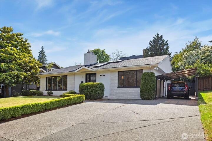Property Photo: 4539 48th Avenue NE WA 98105