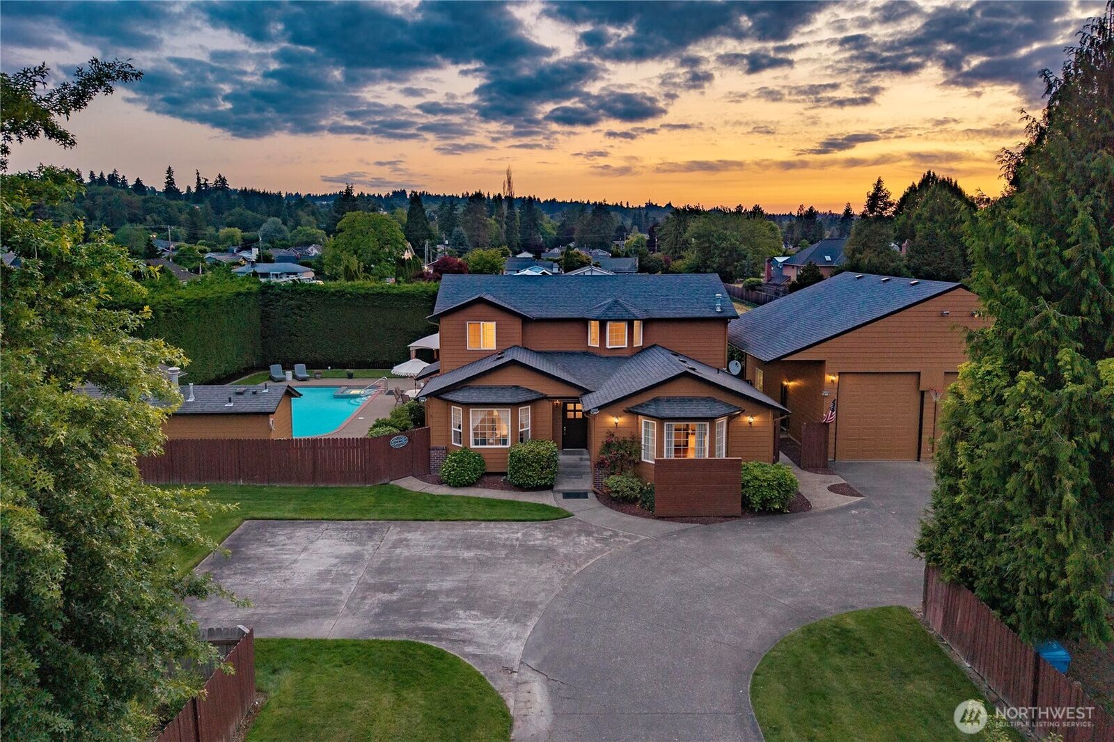 Property Photo:  608  14th Street SW  WA 98371 
