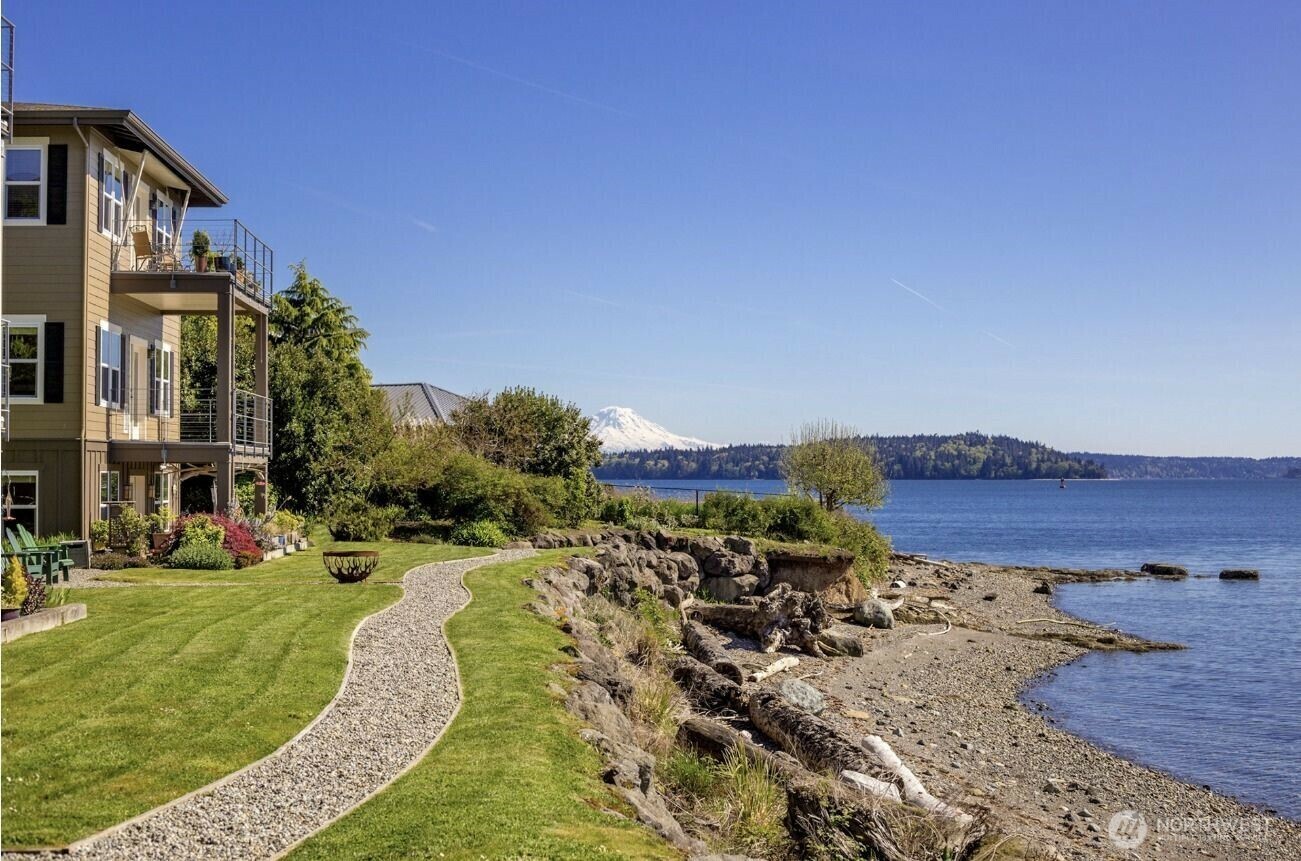 Property Photo: 9551 NE South Beach Drive 3G WA 98110