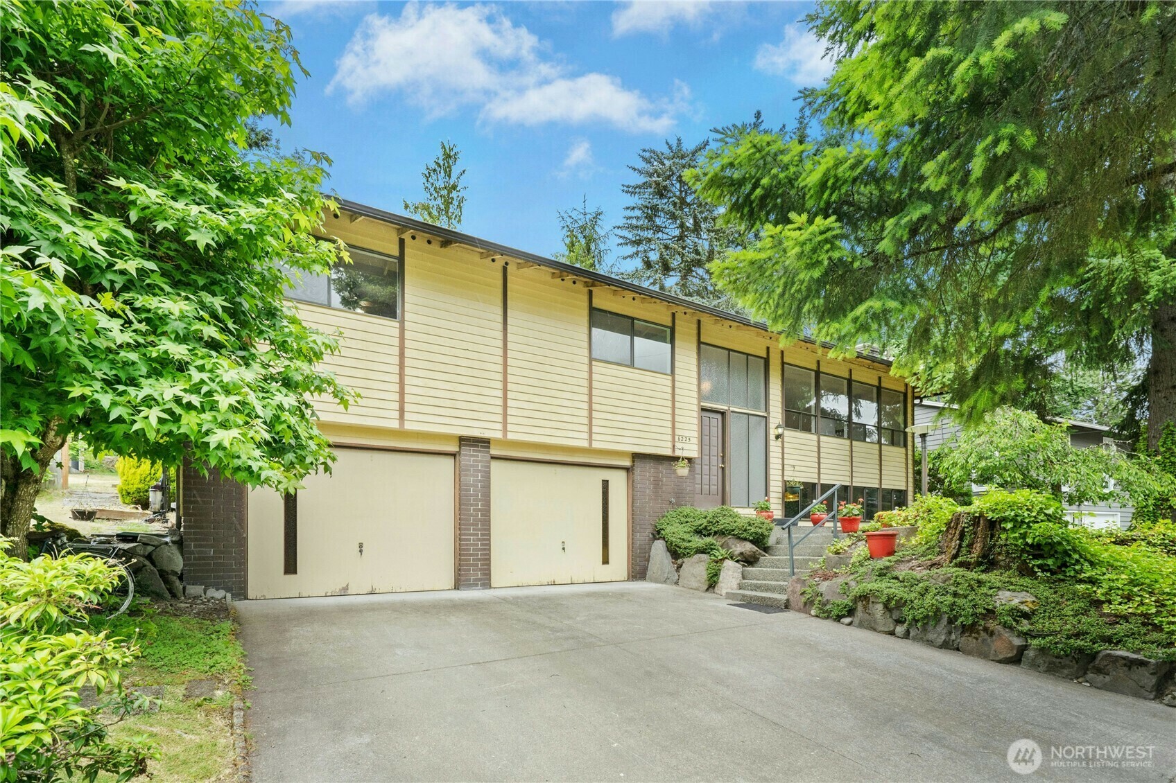Property Photo: 6225 122nd Avenue SE WA 98006
