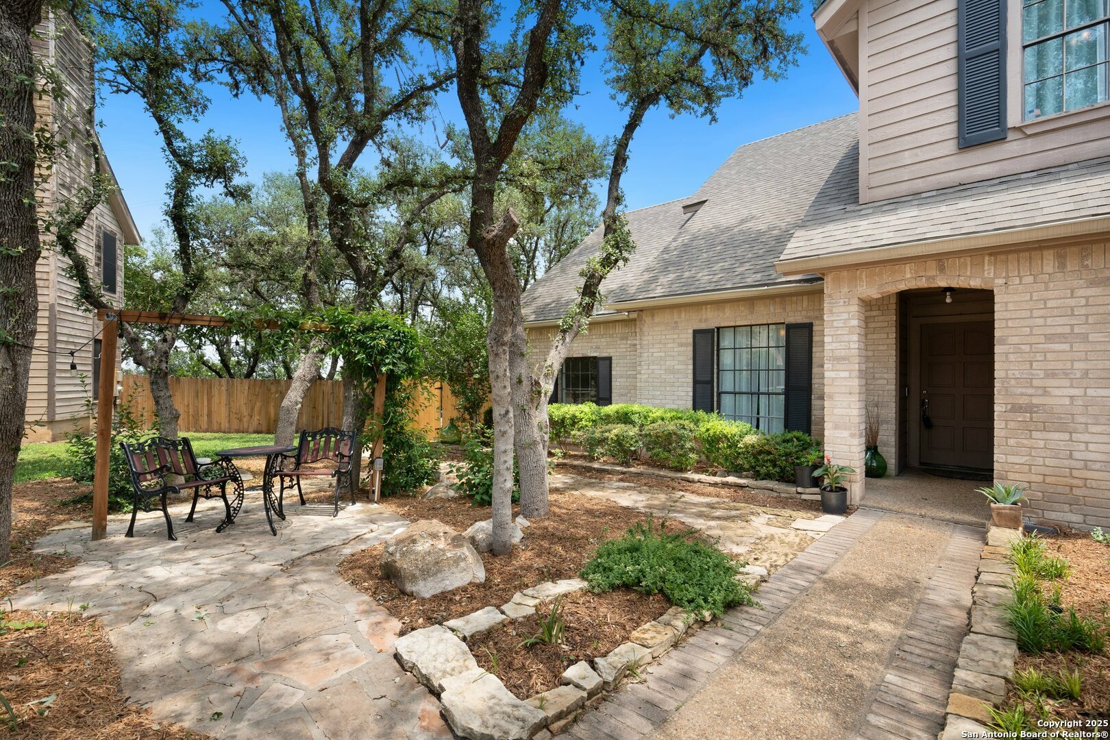 Property Photo: 1010 Misty Knoll TX 78258