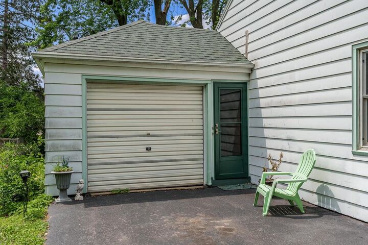 Property Photo:  1422 South Burchard Avenue  IL 61032 