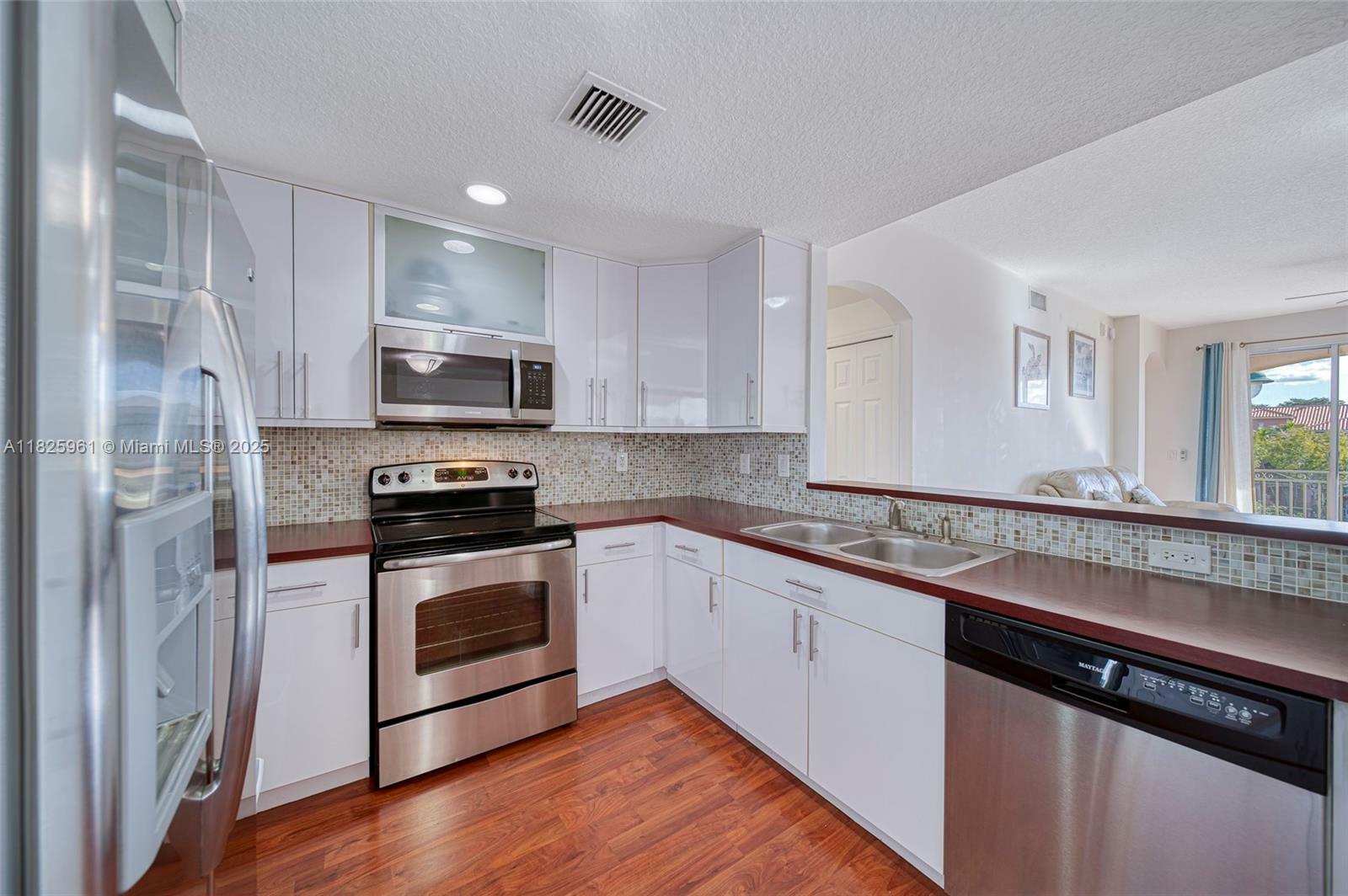 Property Photo: 6440 NW 114th Ave 434 FL 33178