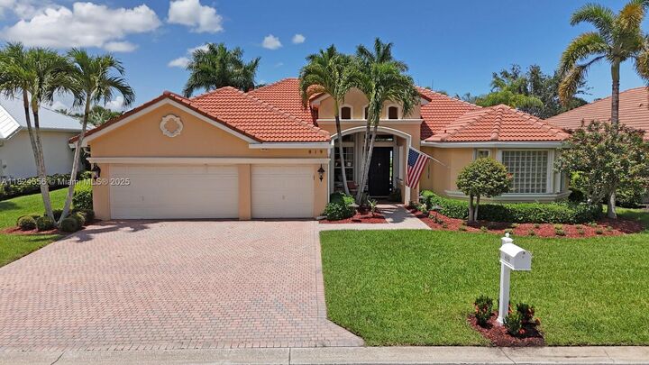 Property Photo: 819 SW Bromelia Ter FL 34997