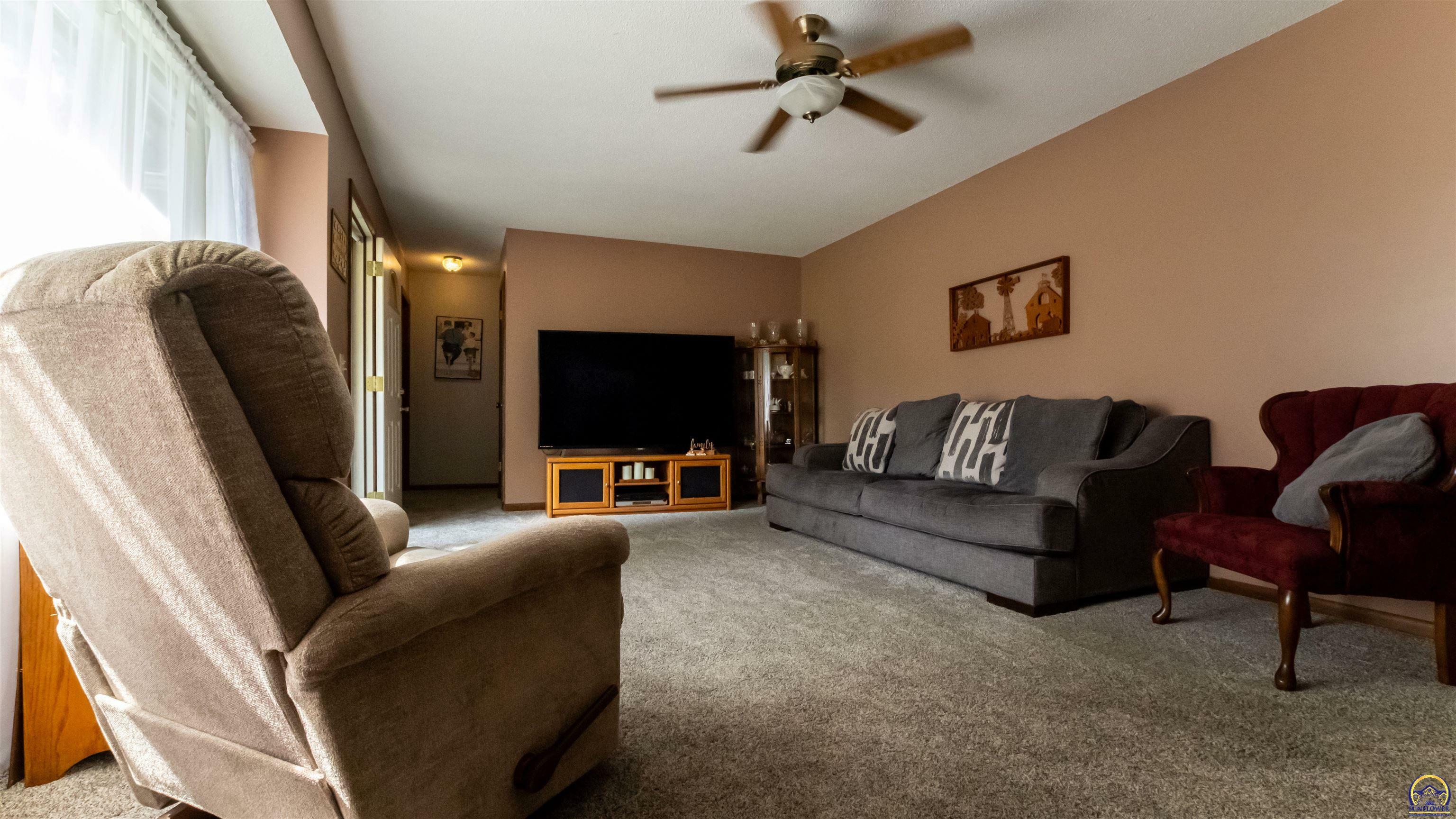 Property Photo:  923 Homewood St  KS 66801 