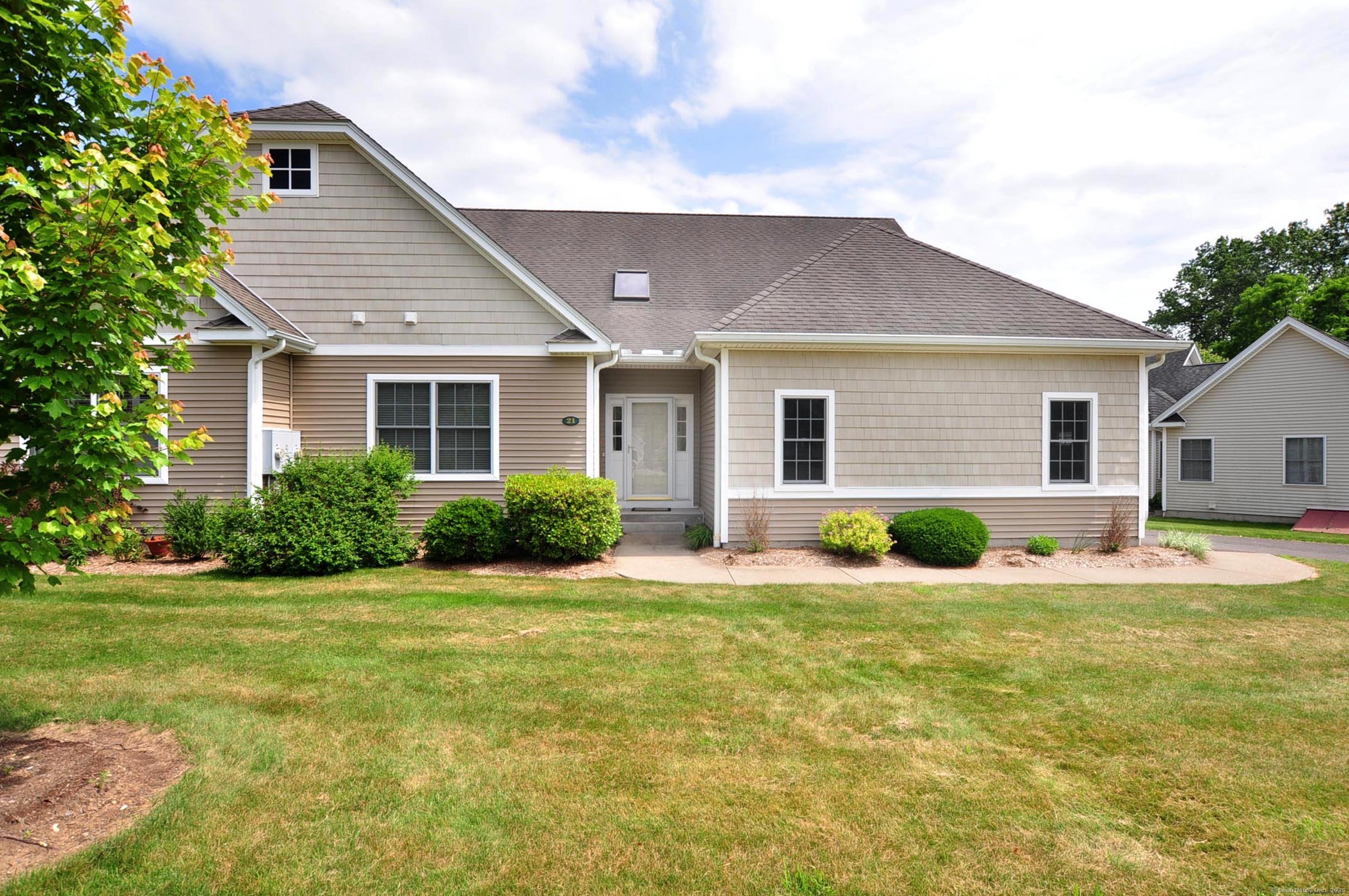 Property Photo: 21 Hunters Ridge 21 CT 06035