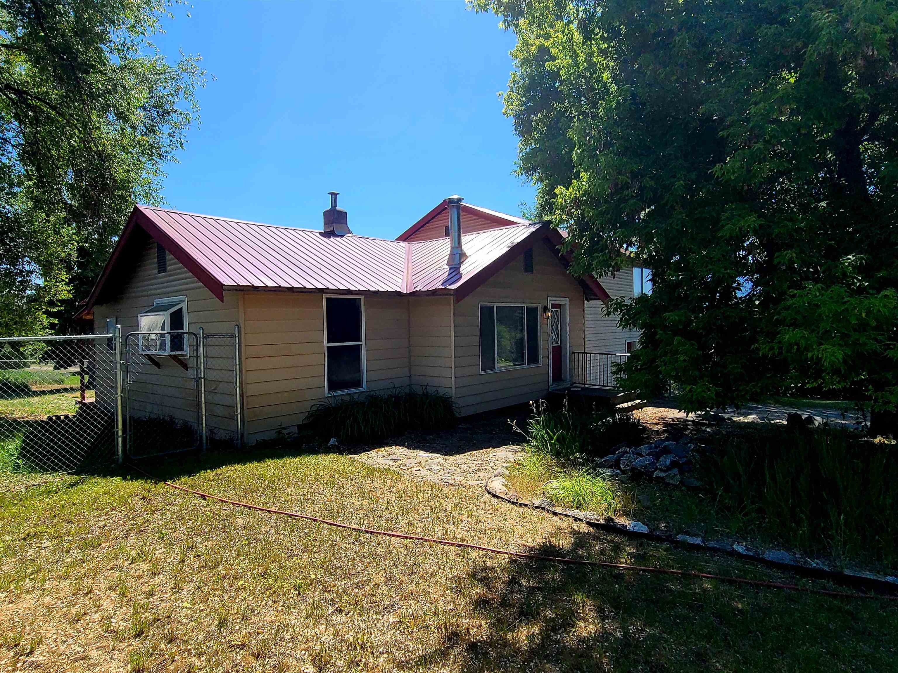Property Photo: 1016 E 3rd Ave WA 99114