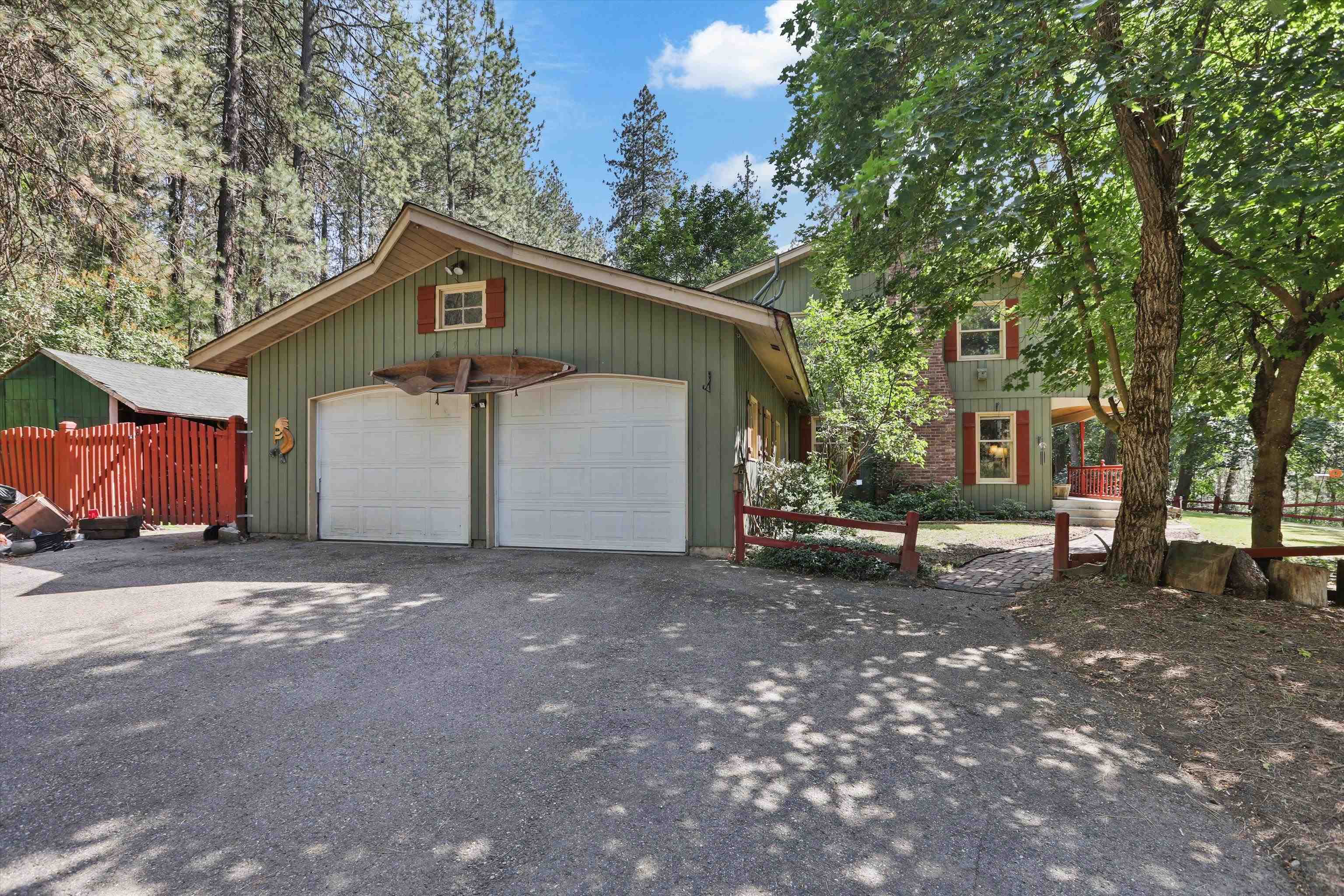 Property Photo: 22226 N North Glen Dr WA 99005