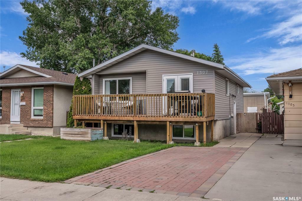 Property Photo: 1507 Laura Avenue SK S7N 2R8