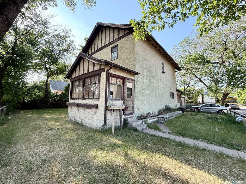 Property Photo: 202 24th Street W SK S7M 0X1