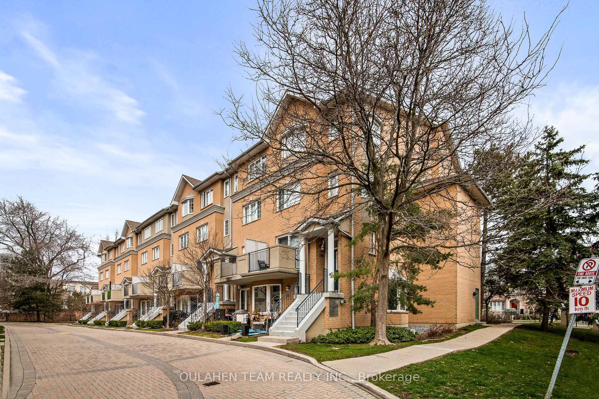 Property Photo: 28 Sommerset Way 1306 ON M2N 6W7