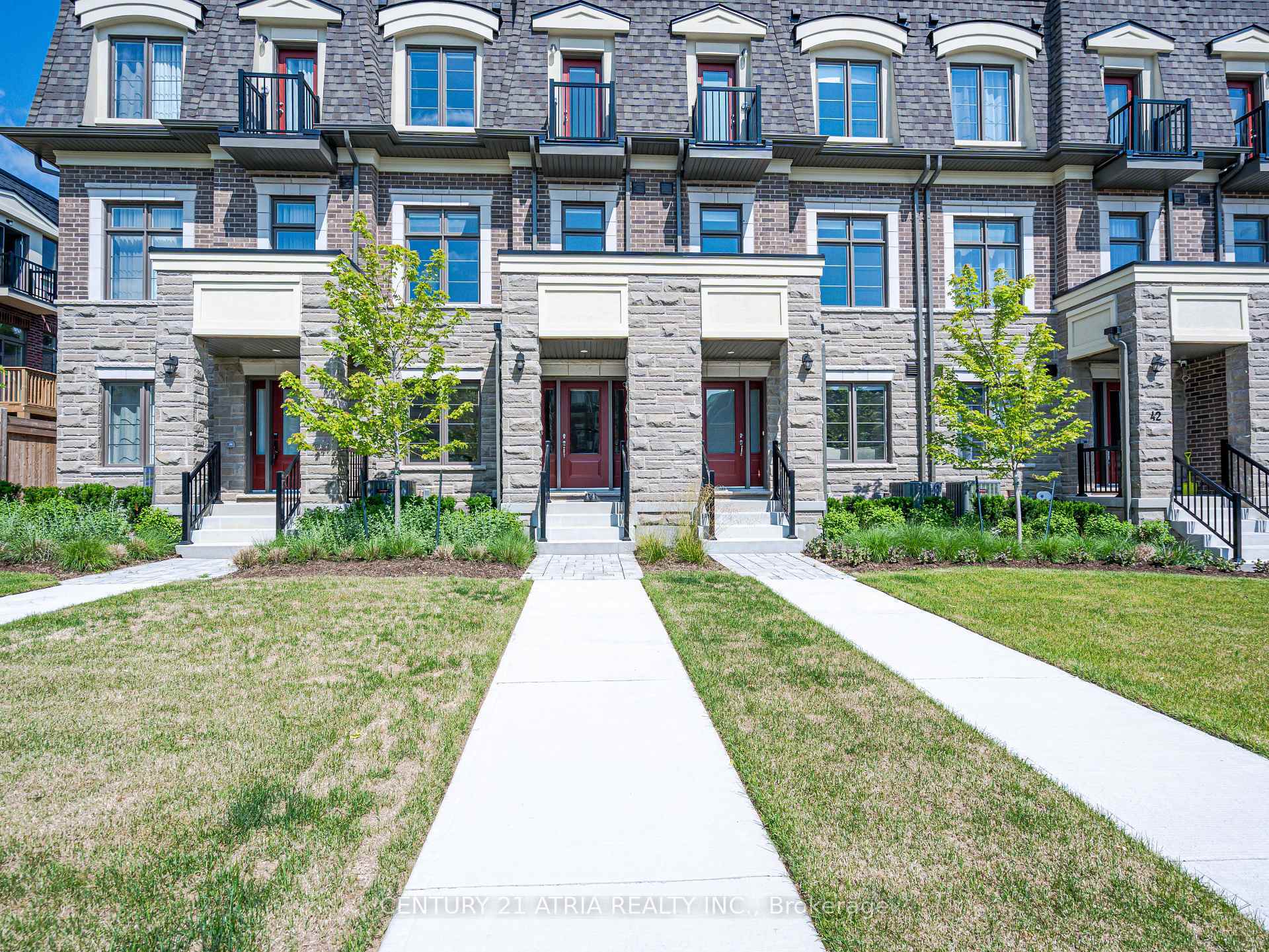 Photo de la propriété: 38 Main Street ON L5M 1X8