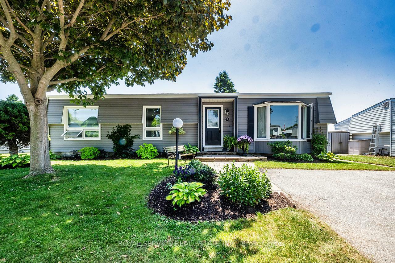 Property Photo: 53 The Cove Road ON L1B 1A9