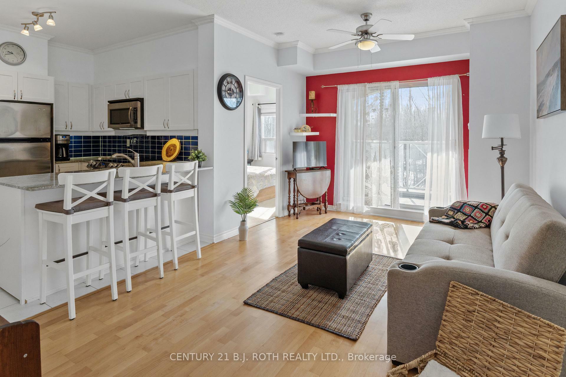 Photo de la propriété: 354 Atherley Road 211 ON L3V 0B8