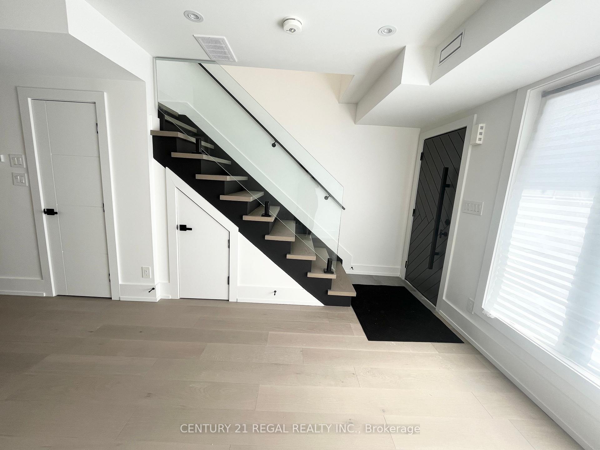 Property Photo: 171 Durant Avenue Unit 2 ON M4J 4W5