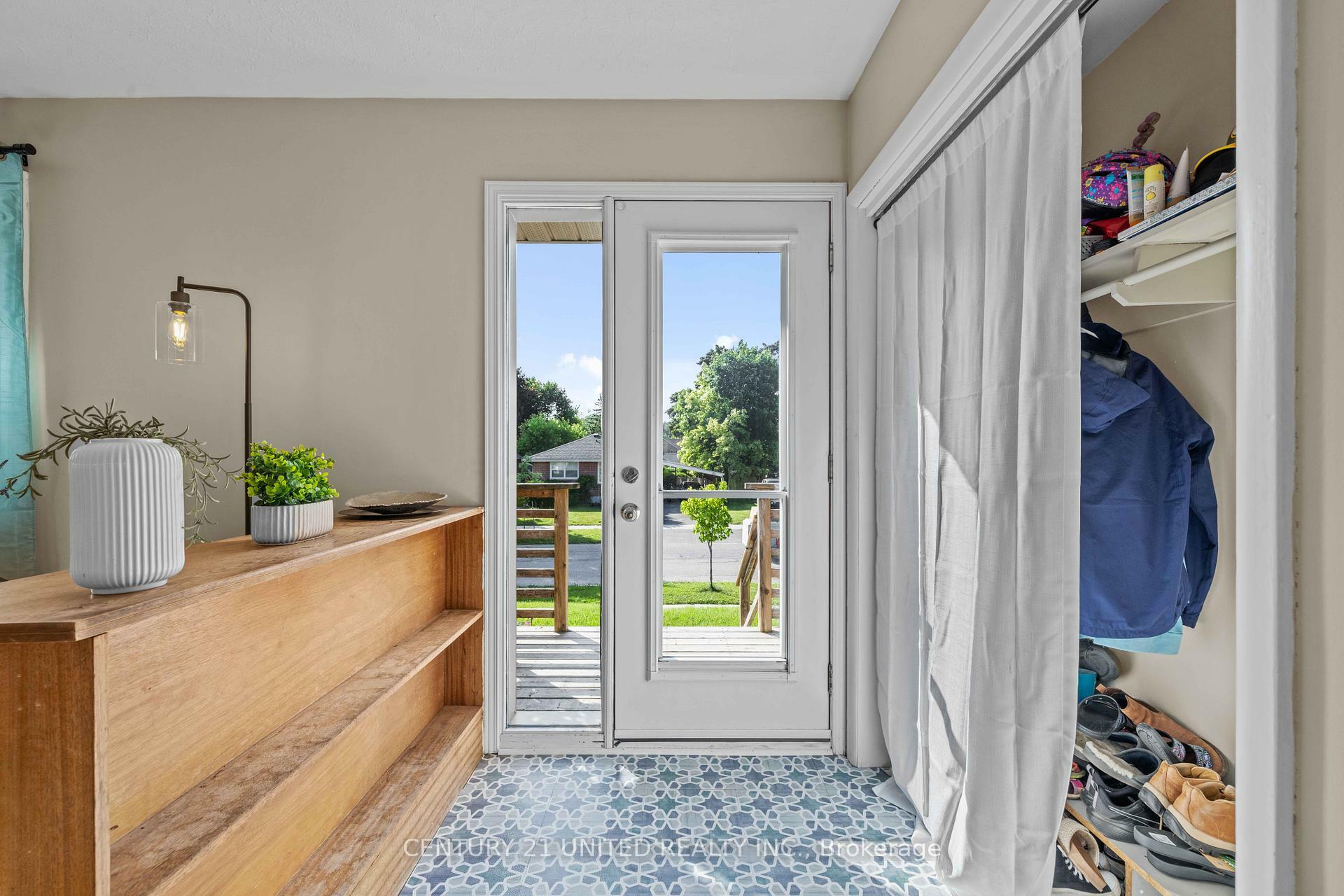 Photo de la propriété: 1056 Glebemount Crescent ON K9H 6M3