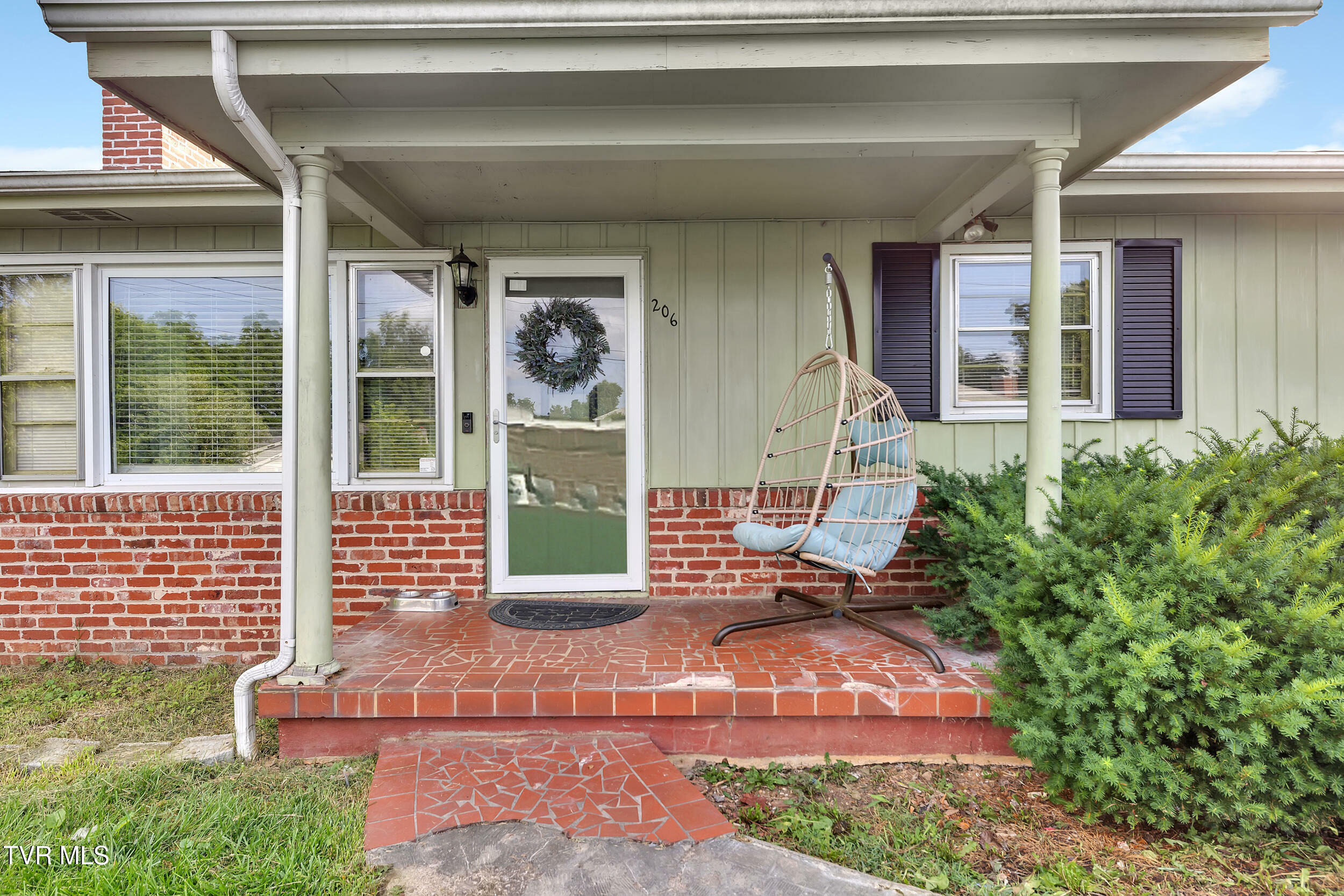 Property Photo: 206 Cloverdale Place TN 37620