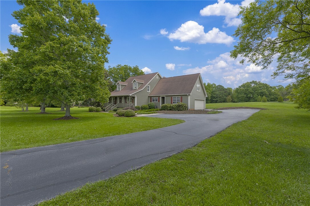 Property Photo: 406 Dove Tree Lane SC 29621