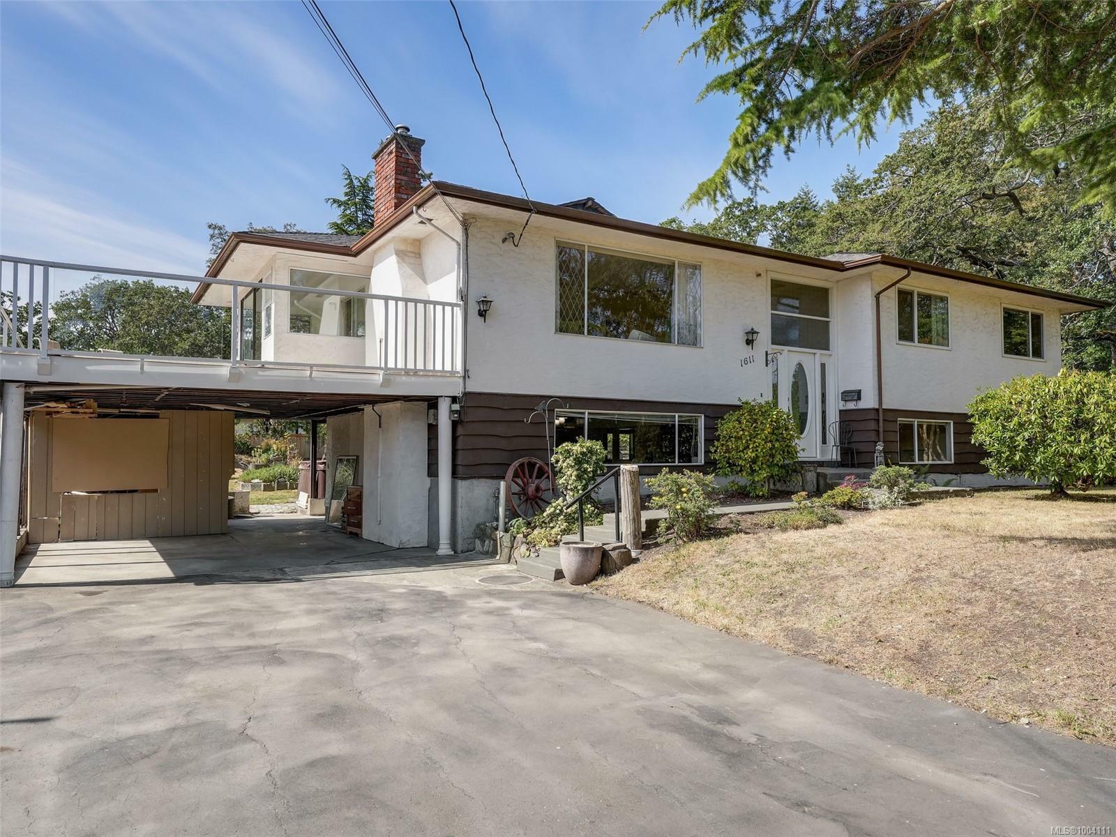 Property Photo: 1611 Cedar Ave BC V8P 1W8