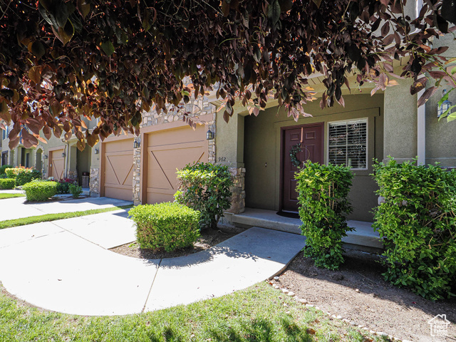 Property Photo: 962 E 6795 S UT 84047
